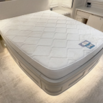 white-bed-yacht-photo